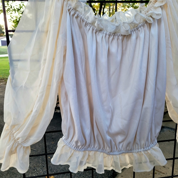 NEW Never worn. Ivory Costume Peasent Top - Picture 6 of 6